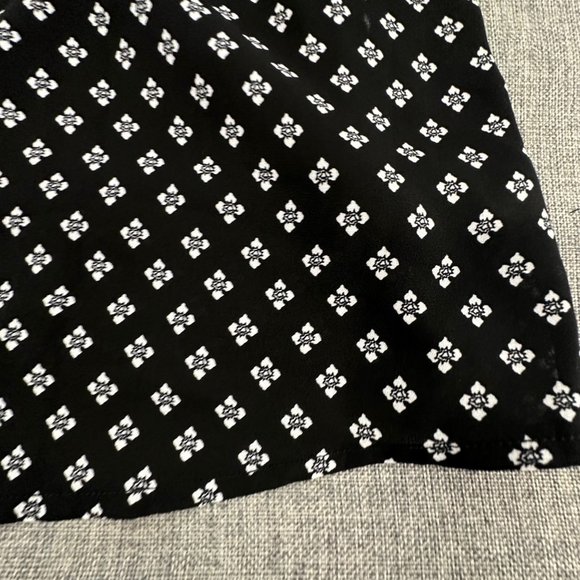 Brand New! Express Dress Black & White Small Neckline Tie Elastic Waist Balloon - Picture 14 of 15